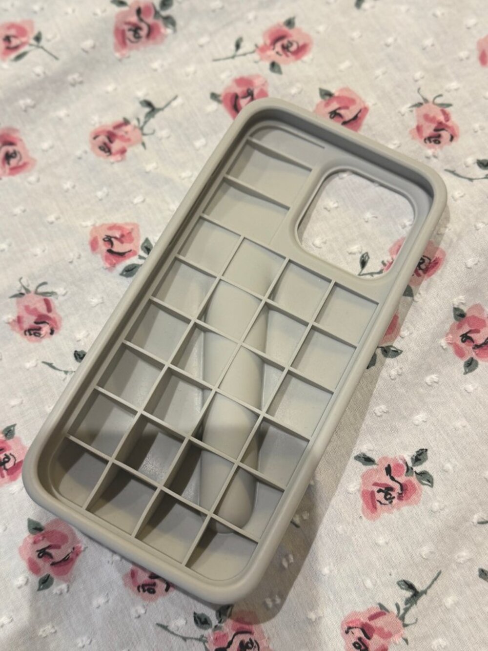 Rhode Lip Case iPhone 15 Pro Max — Grey